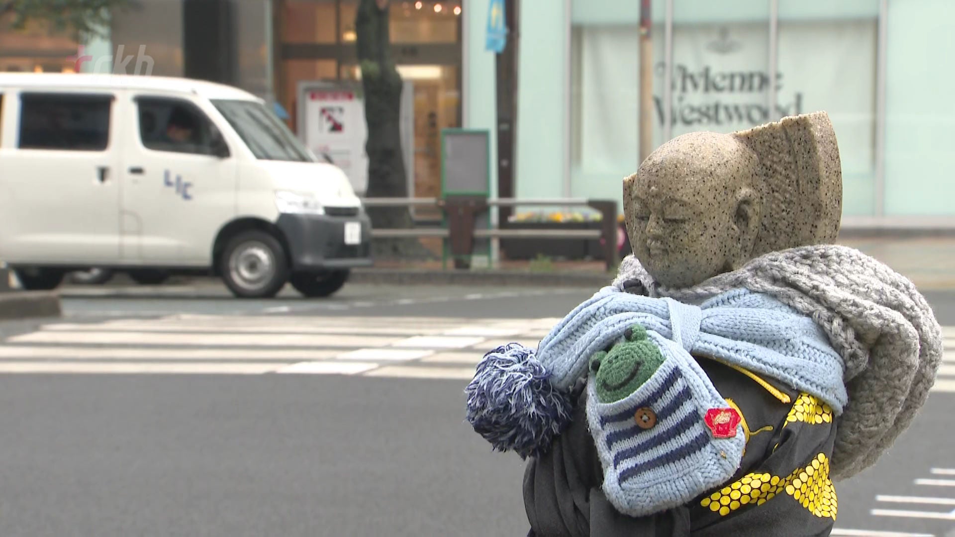 福岡市中心部の交差点に立つ「地蔵」が再び頭を割られる“受難”…前回は